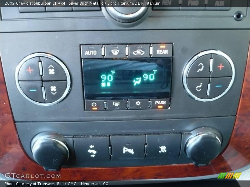 Silver Birch Metallic / Light Titanium/Dark Titanium 2009 Chevrolet Suburban LT 4x4