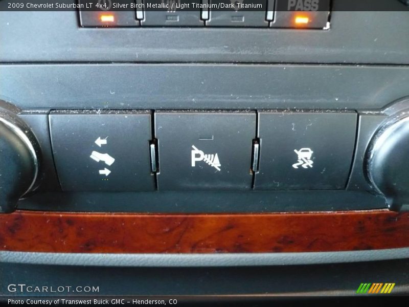 Silver Birch Metallic / Light Titanium/Dark Titanium 2009 Chevrolet Suburban LT 4x4