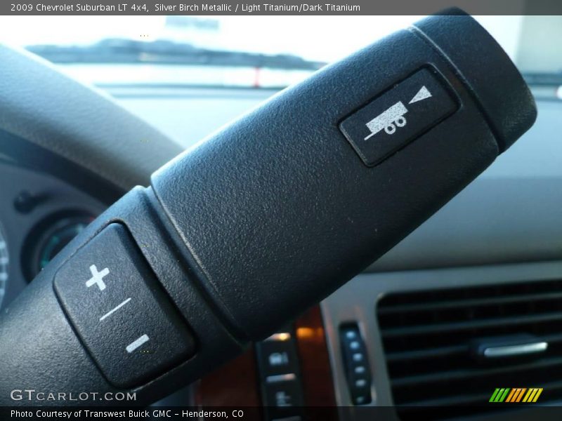 Silver Birch Metallic / Light Titanium/Dark Titanium 2009 Chevrolet Suburban LT 4x4