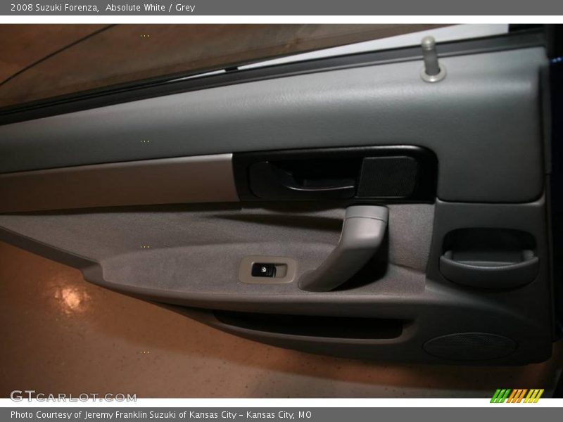 Absolute White / Grey 2008 Suzuki Forenza