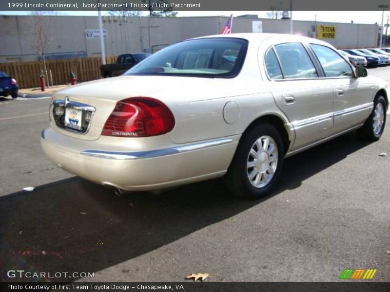 Ivory Parchment Tricoat / Light Parchment 1999 Lincoln Continental