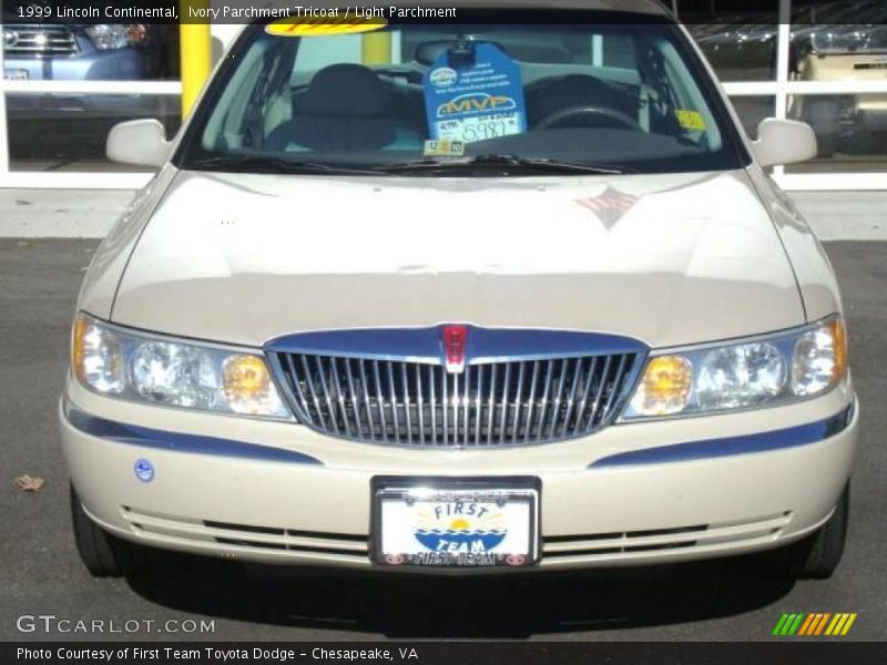 Ivory Parchment Tricoat / Light Parchment 1999 Lincoln Continental