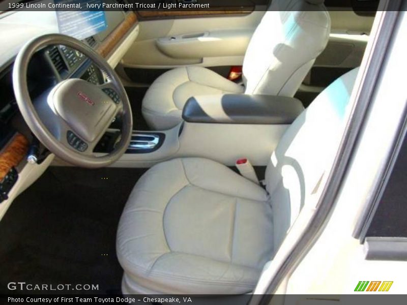 Ivory Parchment Tricoat / Light Parchment 1999 Lincoln Continental