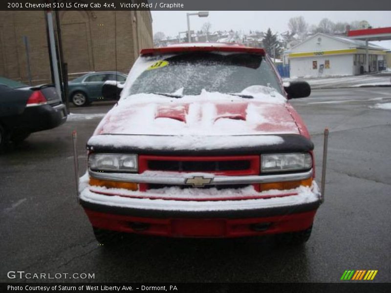 Victory Red / Graphite 2001 Chevrolet S10 LS Crew Cab 4x4