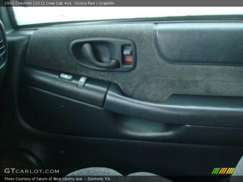 Victory Red / Graphite 2001 Chevrolet S10 LS Crew Cab 4x4