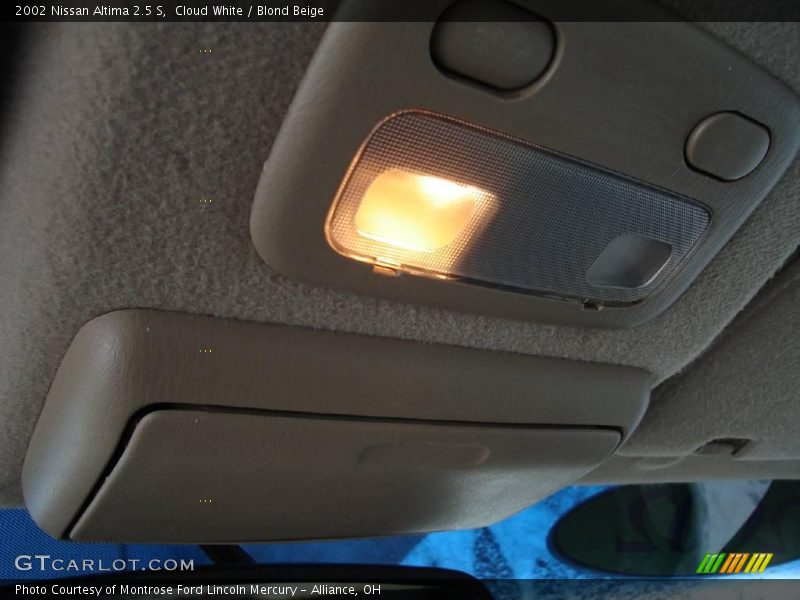 Cloud White / Blond Beige 2002 Nissan Altima 2.5 S