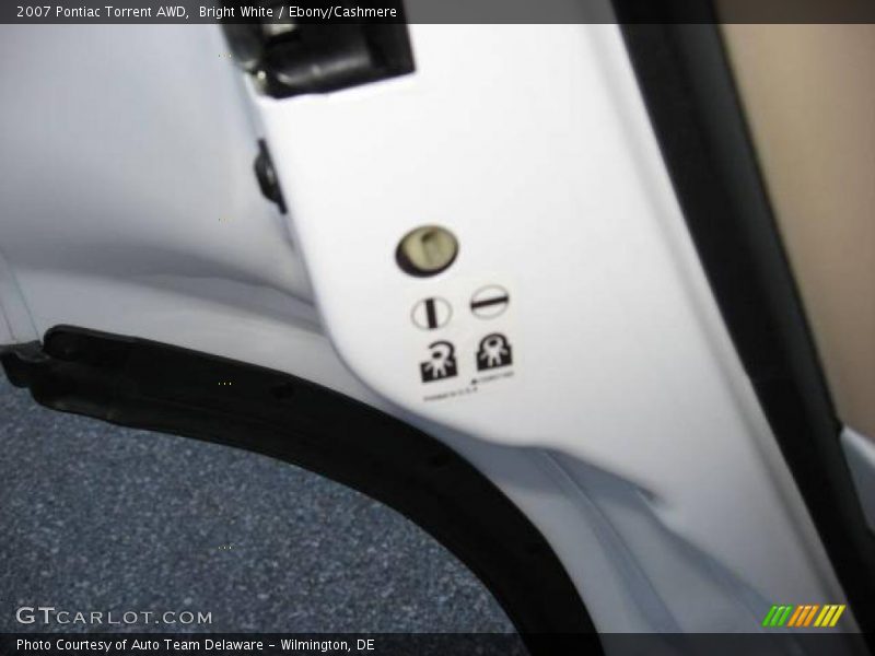 Bright White / Ebony/Cashmere 2007 Pontiac Torrent AWD