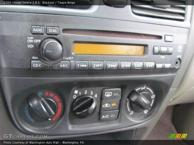 Blackout / Taupe Beige 2006 Nissan Sentra 1.8 S