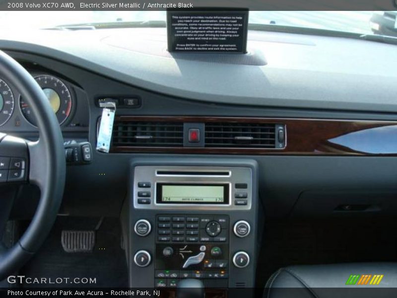 Electric Silver Metallic / Anthracite Black 2008 Volvo XC70 AWD
