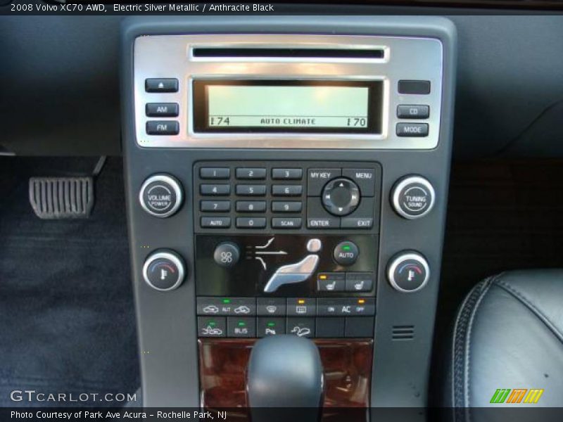 Electric Silver Metallic / Anthracite Black 2008 Volvo XC70 AWD