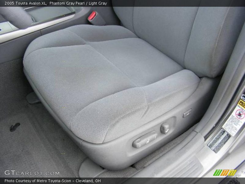 Phantom Gray Pearl / Light Gray 2005 Toyota Avalon XL