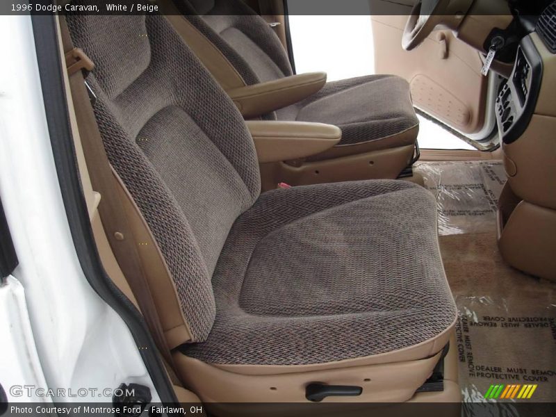 White / Beige 1996 Dodge Caravan