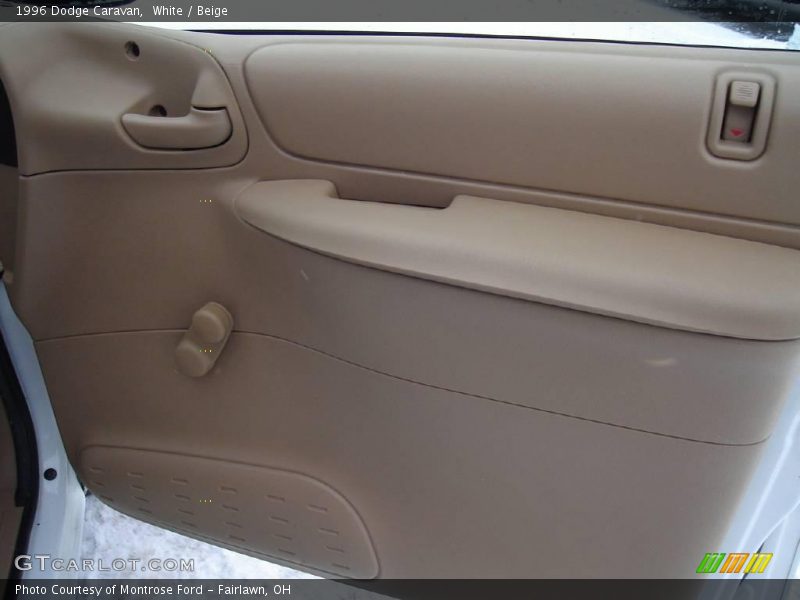 White / Beige 1996 Dodge Caravan