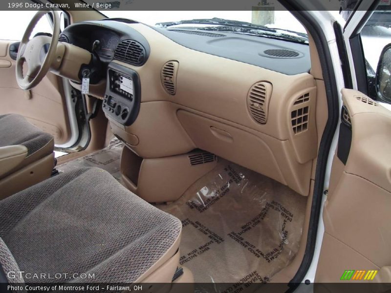 White / Beige 1996 Dodge Caravan
