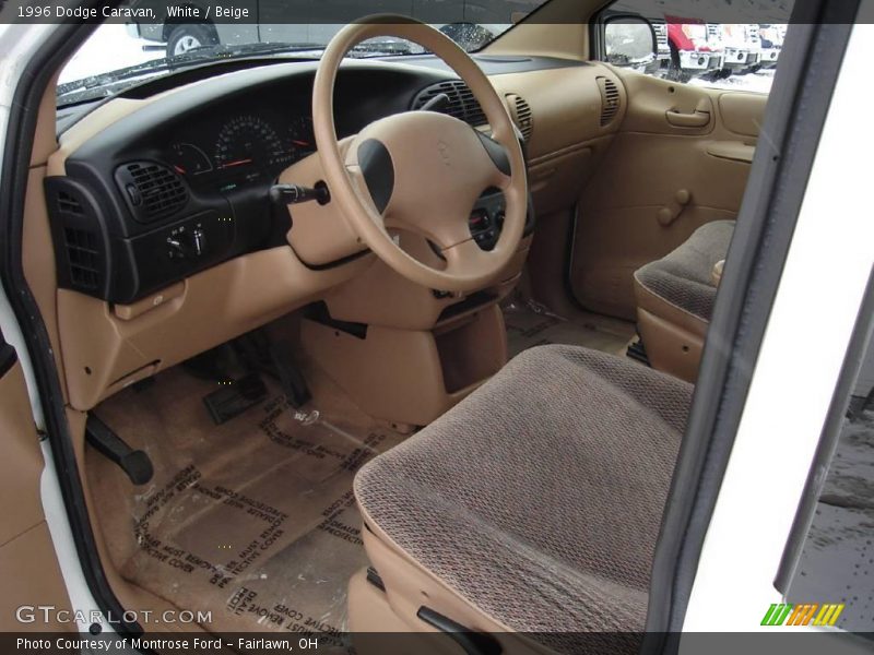 White / Beige 1996 Dodge Caravan