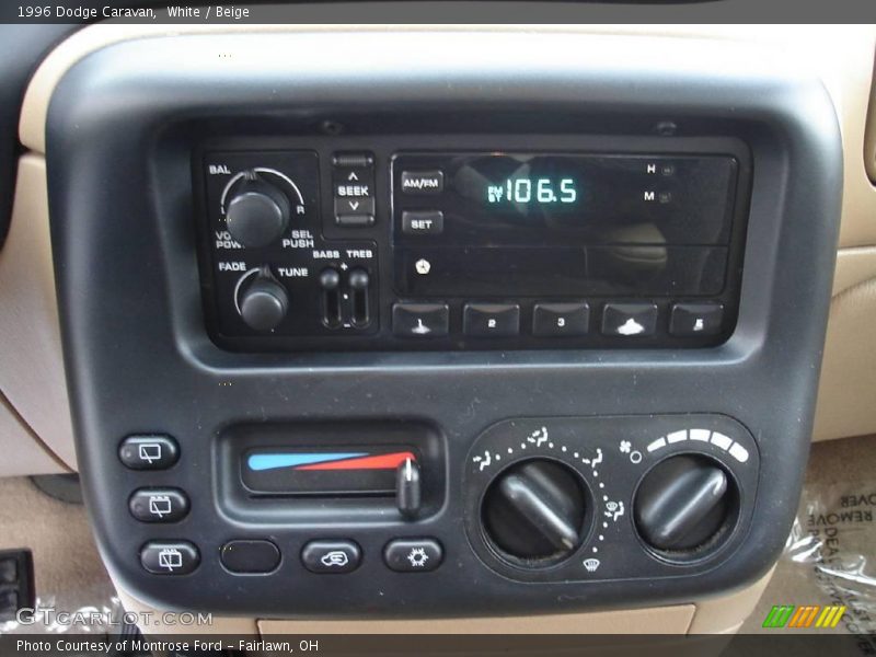 White / Beige 1996 Dodge Caravan