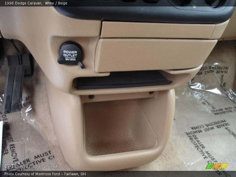 White / Beige 1996 Dodge Caravan