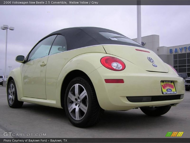 Mellow Yellow / Grey 2006 Volkswagen New Beetle 2.5 Convertible