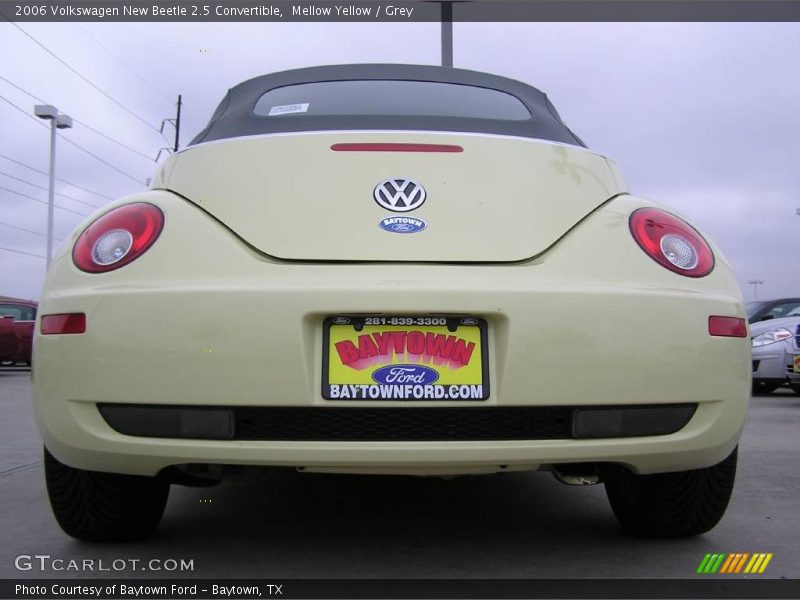 Mellow Yellow / Grey 2006 Volkswagen New Beetle 2.5 Convertible