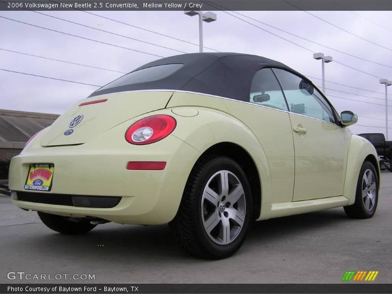 Mellow Yellow / Grey 2006 Volkswagen New Beetle 2.5 Convertible