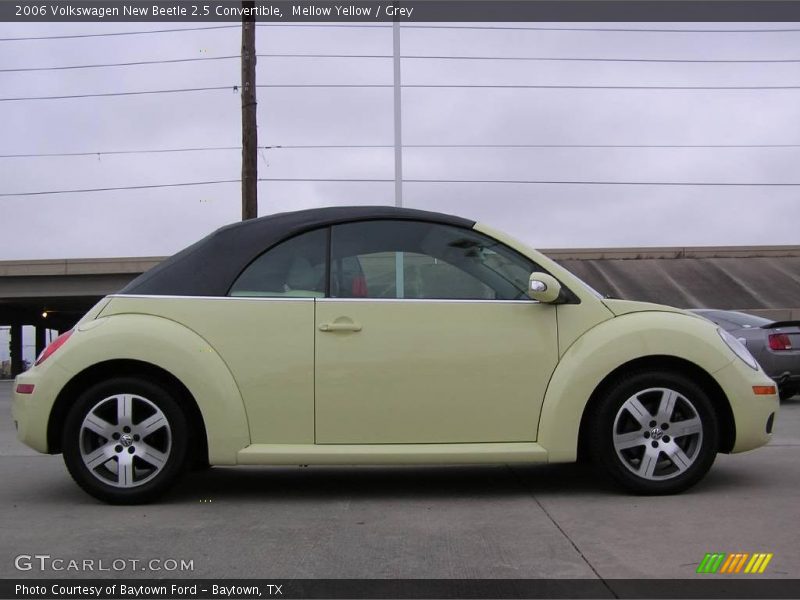 Mellow Yellow / Grey 2006 Volkswagen New Beetle 2.5 Convertible