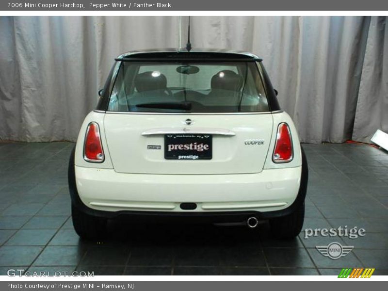 Pepper White / Panther Black 2006 Mini Cooper Hardtop
