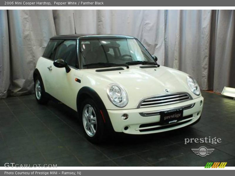 Pepper White / Panther Black 2006 Mini Cooper Hardtop
