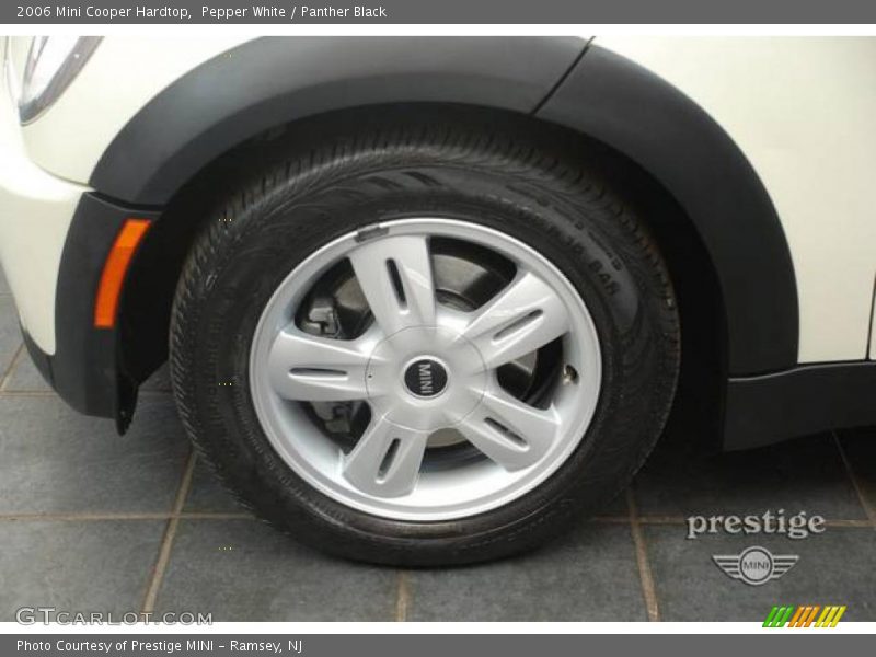 Pepper White / Panther Black 2006 Mini Cooper Hardtop