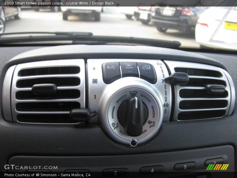 Crystal White / Design Black 2009 Smart fortwo passion coupe