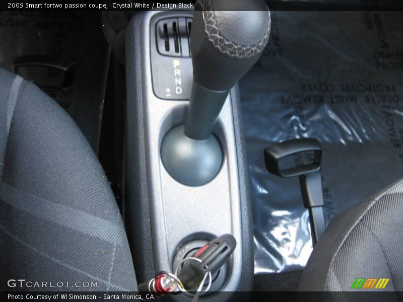 Crystal White / Design Black 2009 Smart fortwo passion coupe