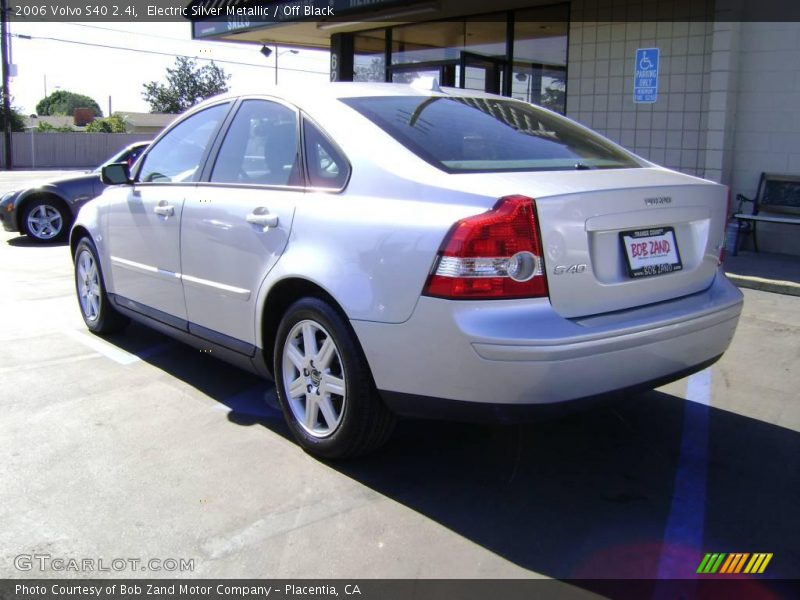 Electric Silver Metallic / Off Black 2006 Volvo S40 2.4i