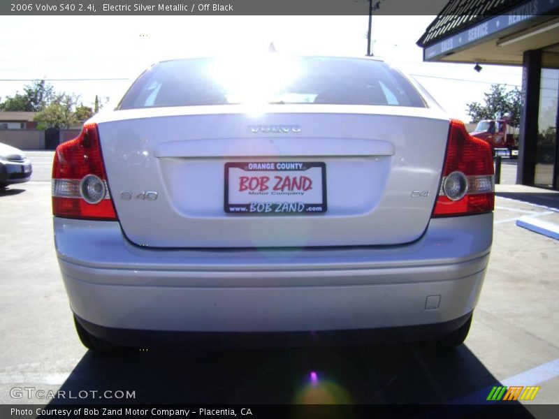 Electric Silver Metallic / Off Black 2006 Volvo S40 2.4i