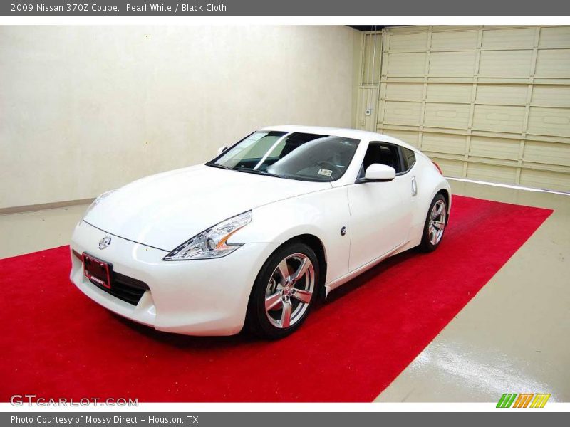 Pearl White / Black Cloth 2009 Nissan 370Z Coupe