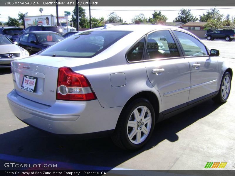 Electric Silver Metallic / Off Black 2006 Volvo S40 2.4i
