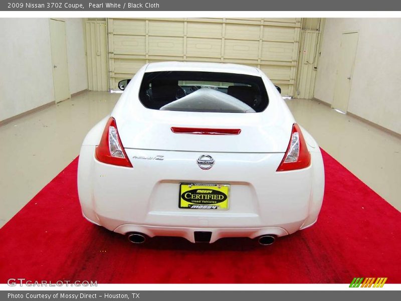 Pearl White / Black Cloth 2009 Nissan 370Z Coupe