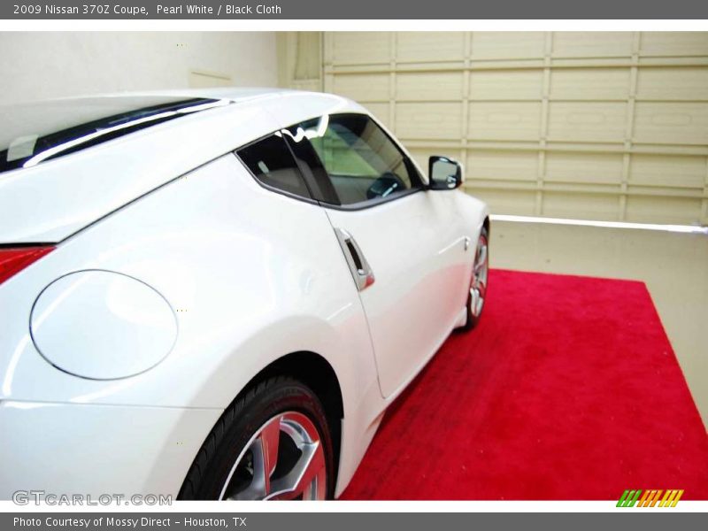 Pearl White / Black Cloth 2009 Nissan 370Z Coupe