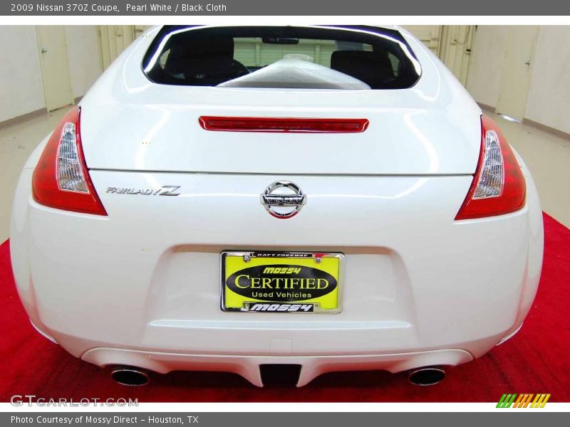 Pearl White / Black Cloth 2009 Nissan 370Z Coupe