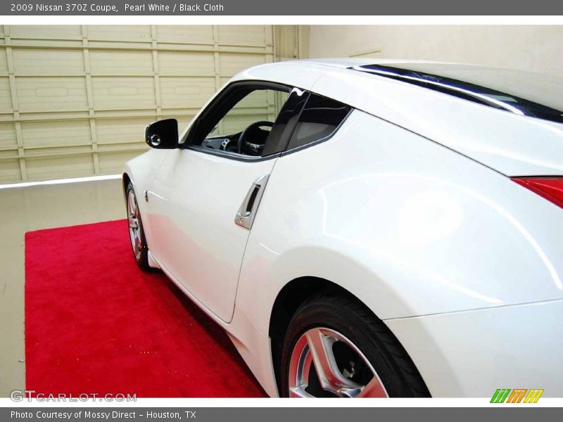 Pearl White / Black Cloth 2009 Nissan 370Z Coupe