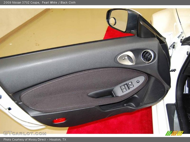 Pearl White / Black Cloth 2009 Nissan 370Z Coupe