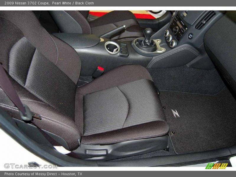 Pearl White / Black Cloth 2009 Nissan 370Z Coupe