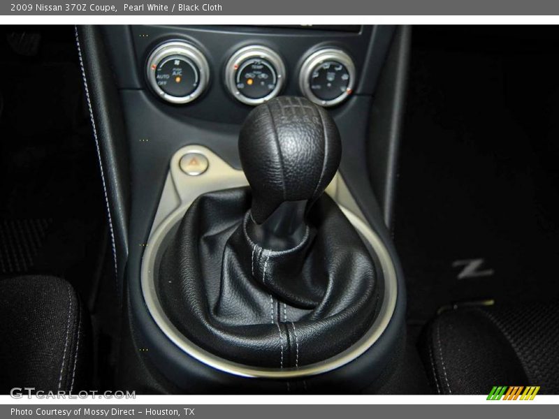 Pearl White / Black Cloth 2009 Nissan 370Z Coupe