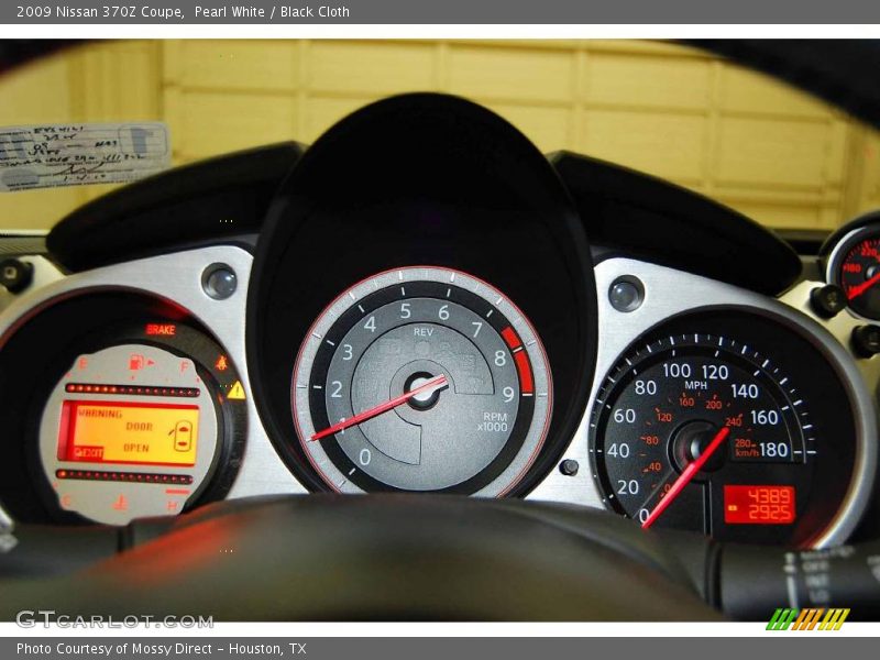 Pearl White / Black Cloth 2009 Nissan 370Z Coupe