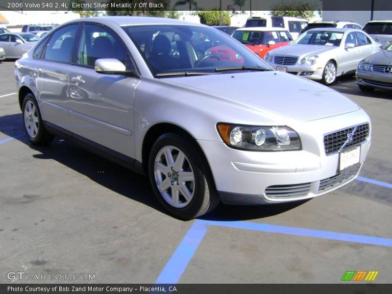 Electric Silver Metallic / Off Black 2006 Volvo S40 2.4i