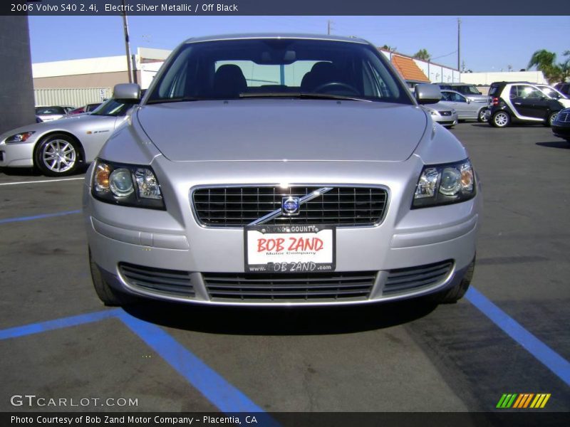 Electric Silver Metallic / Off Black 2006 Volvo S40 2.4i