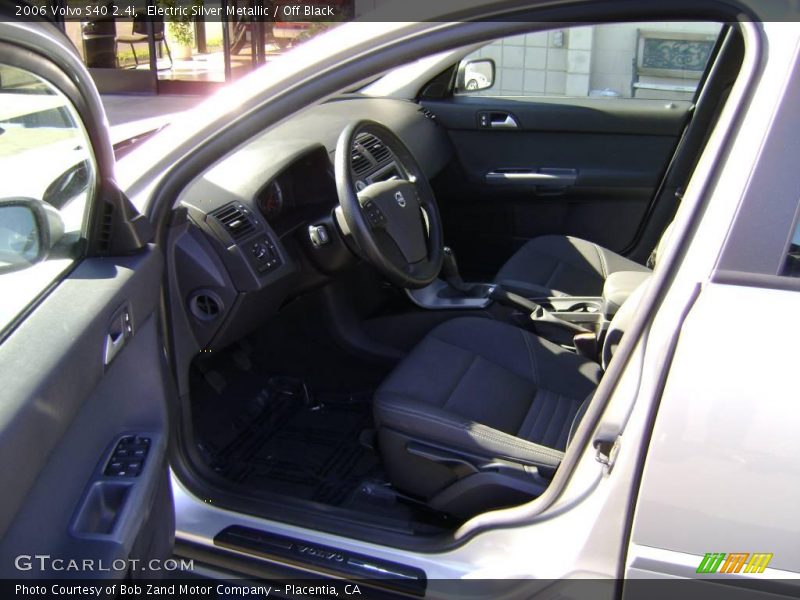 Electric Silver Metallic / Off Black 2006 Volvo S40 2.4i
