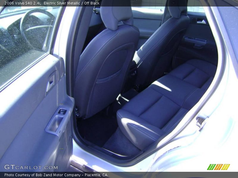 Electric Silver Metallic / Off Black 2006 Volvo S40 2.4i