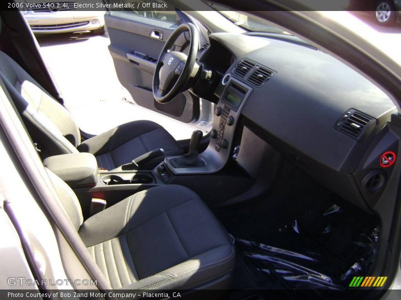 Electric Silver Metallic / Off Black 2006 Volvo S40 2.4i