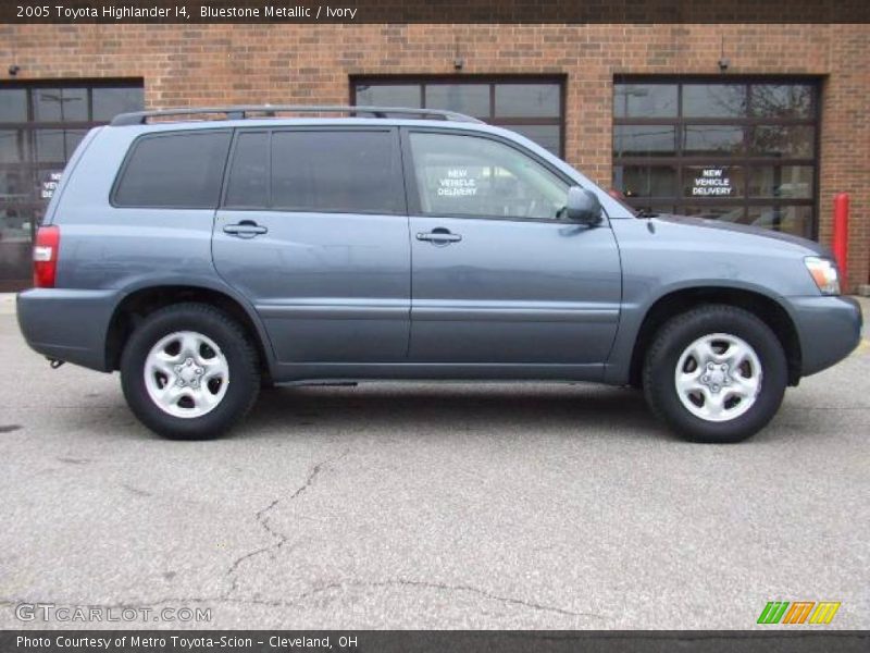 Bluestone Metallic / Ivory 2005 Toyota Highlander I4