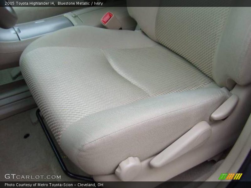 Bluestone Metallic / Ivory 2005 Toyota Highlander I4