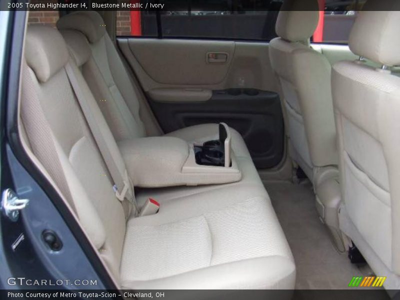 Bluestone Metallic / Ivory 2005 Toyota Highlander I4